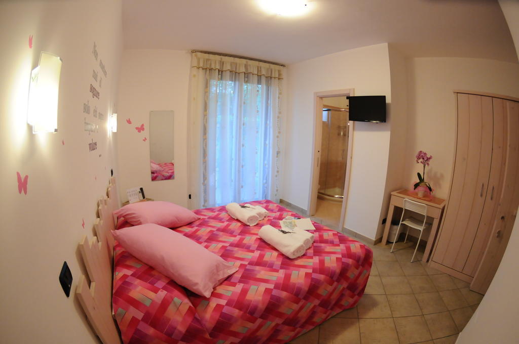 Bed and Breakfast A 2 Passi Dagli Dei Аджерола Номер фото